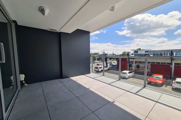 Photo of property in Bella Vista, 1f/84 Gunner Drive, Te Atatu Peninsula, Auckland, 0610