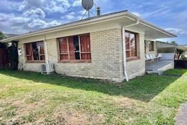 Photo of property in 46 Butterworth Drive, Glendene, Auckland, 0602