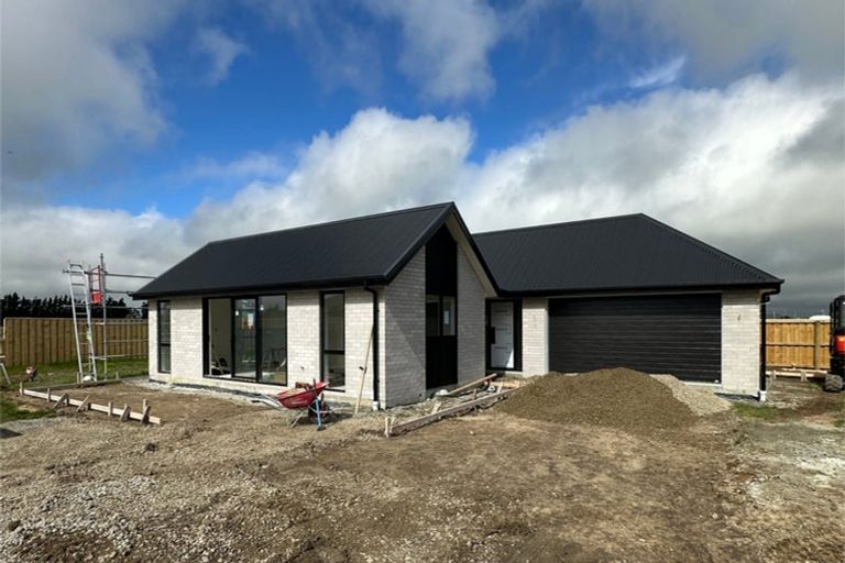 Photo of property in 22 Garden Road, Darfield, 7571