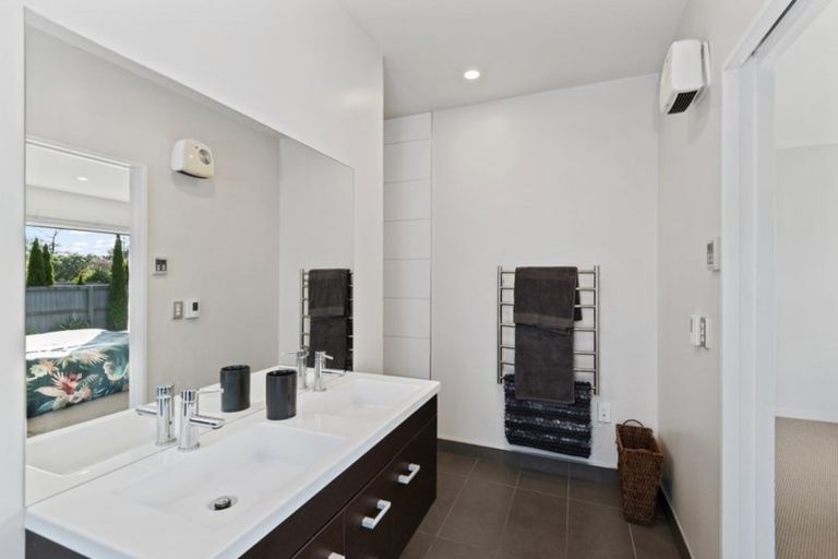 Photo of property in 11 Prebblewood Drive, Prebbleton, 7604