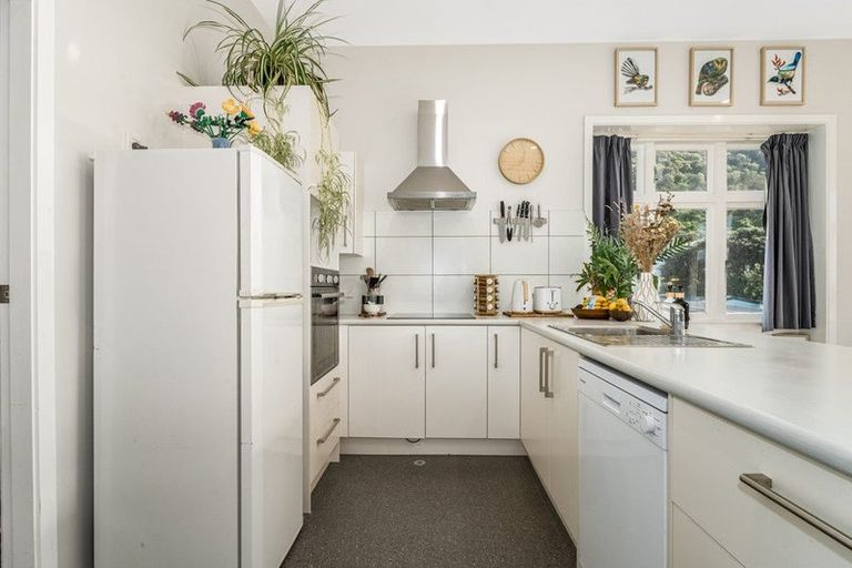 Photo of property in 38 Rua Street, Lyall Bay, Wellington, 6022