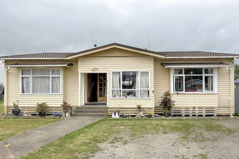 Photo of property in 90 Chelwood Street, Takaro, Palmerston North, 4412