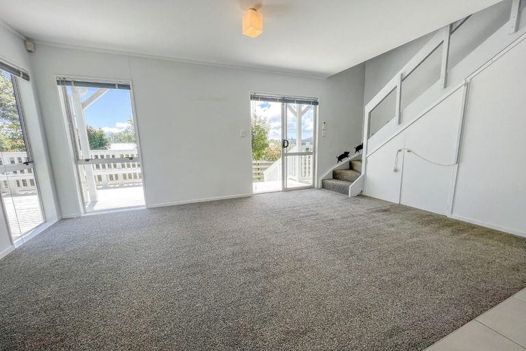 Photo of property in 43 Hutchinson Avenue, New Lynn, Auckland, 0600