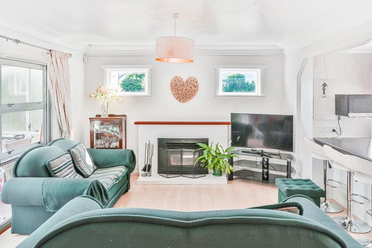 Photo of property in 1/76 Grove Road, Papakura, 2110