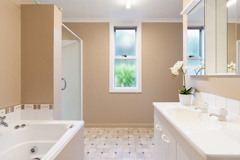 Photo of property in 22 Wharfdale Street, Macandrew Bay, Dunedin, 9014