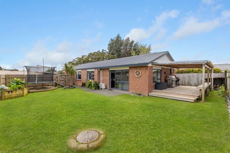 Photo of property in 16 O'sullivan Place, Waiuku, 2123