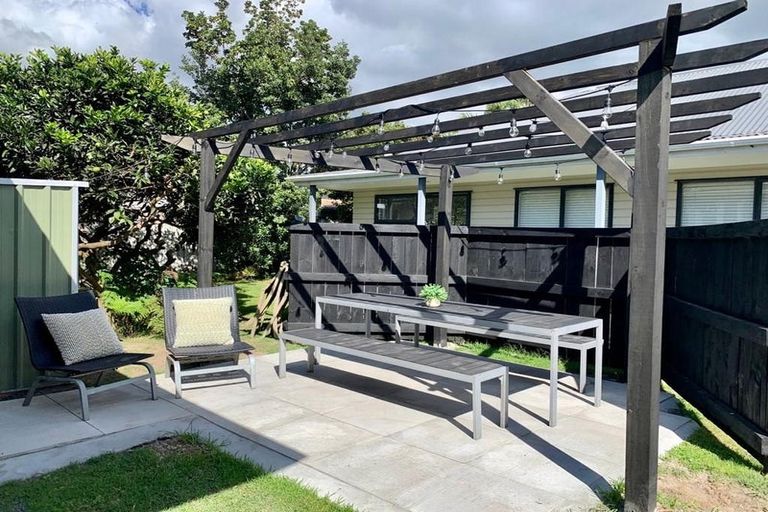 Photo of property in 67 Beach Road, Te Atatu Peninsula, Auckland, 0610