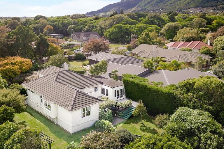 Photo of property in 8 Kohekohe Road, Waikanae, 5036