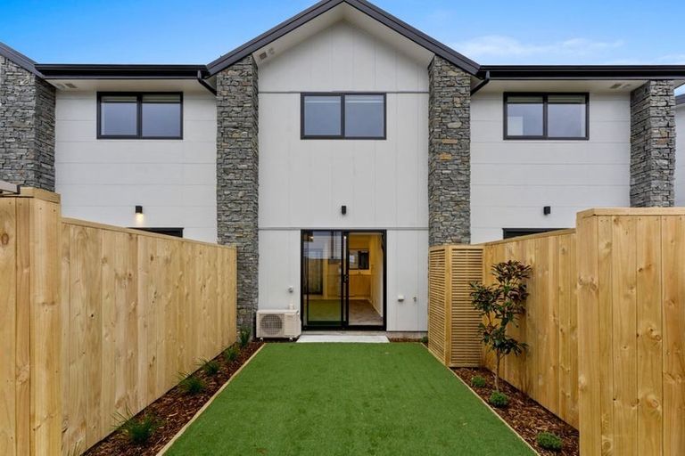 Photo of property in 14/10 Fathom Place, Te Atatu Peninsula, Auckland, 0610