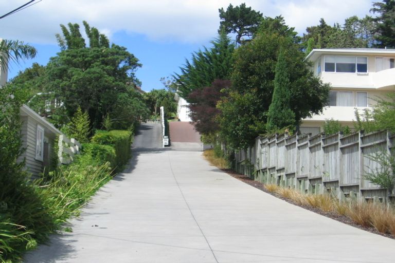 Photo of property in 1/86 Saddleback Rise, Murrays Bay, Auckland, 0630