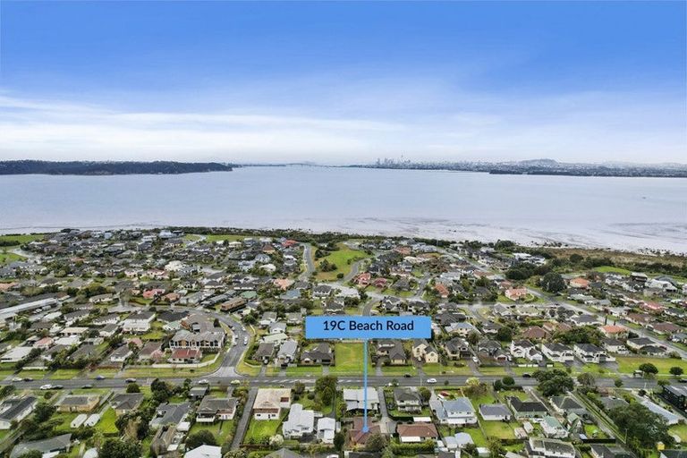 Photo of property in 19c Beach Road, Te Atatu Peninsula, Auckland, 0610