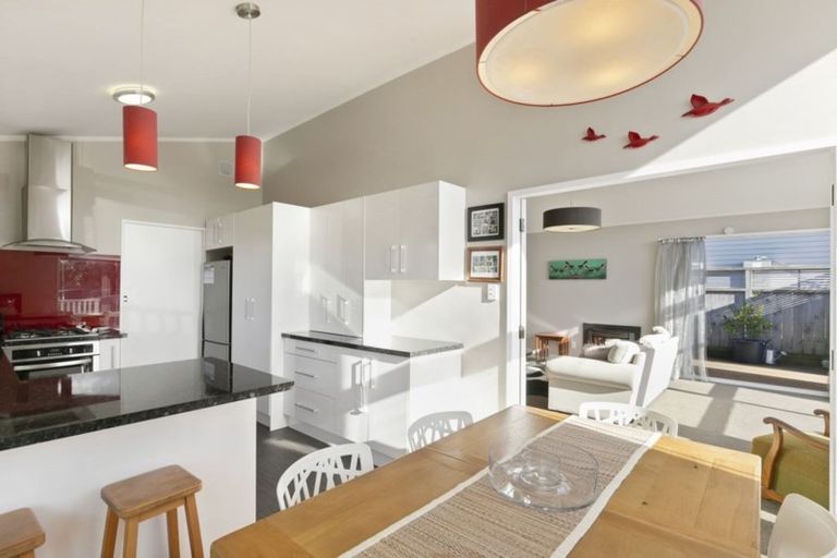 Photo of property in 29 Churton Drive, Churton Park, Wellington, 6037