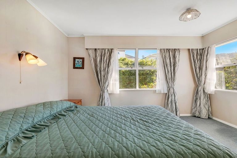 Photo of property in 25 Larsen Crescent, Tawa, Wellington, 5028