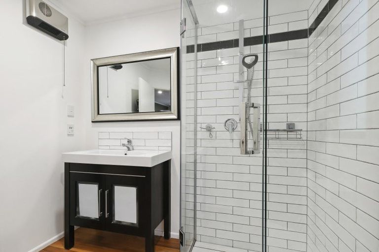 Photo of property in 18a Lucknow Terrace, Khandallah, Wellington, 6035