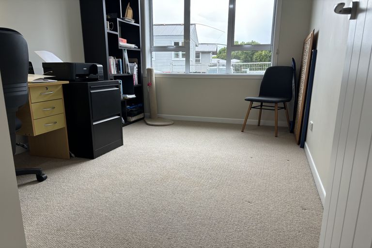 Photo of property in 22 Clinton Avenue, Te Atatu Peninsula, Auckland, 0610