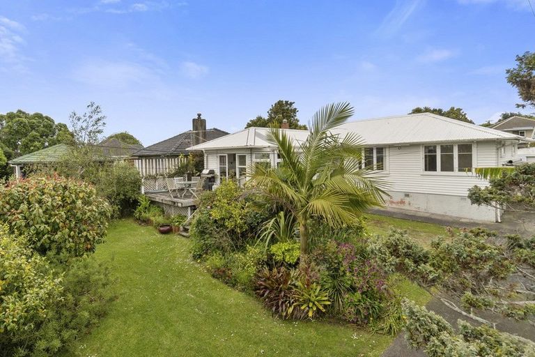 Photo of property in 50 Roberts Road, Te Atatu South, Auckland, 0610
