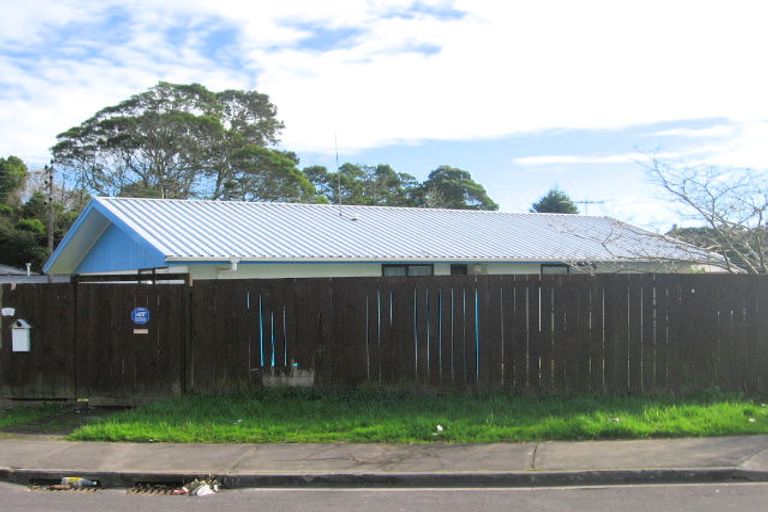 Photo of property in 27 Lilburn Crescent, Massey, Auckland, 0614
