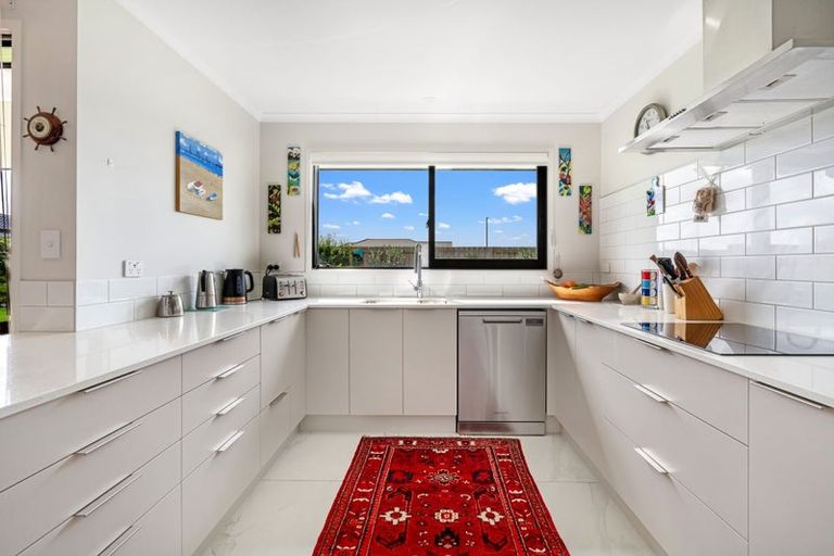 Photo of property in 4 Te Taniwha Road, One Tree Point, 0118