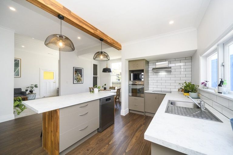 Photo of property in 84 Featherston Street, Takaro, Palmerston North, 4412