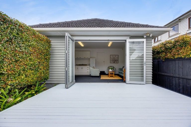 Photo of property in 65 Kiwi Esplanade, Mangere Bridge, Auckland, 2022