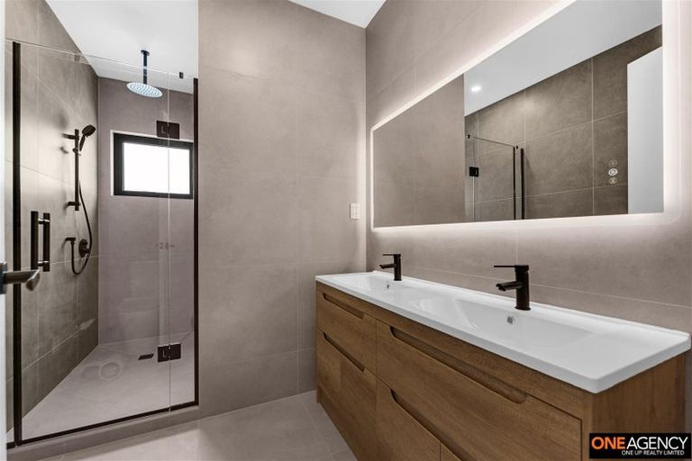 Photo of property in 18 Waimarie Drive, Karaka, 2578