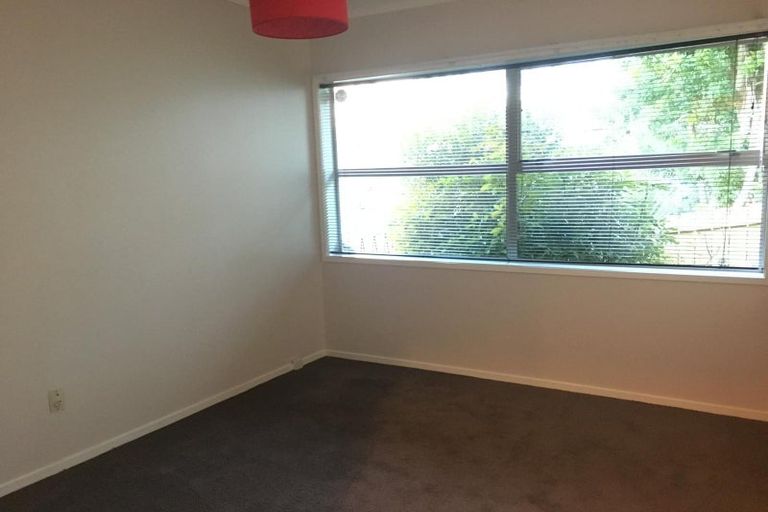Photo of property in 25 Walnut Lane, Browns Bay, Auckland, 0630
