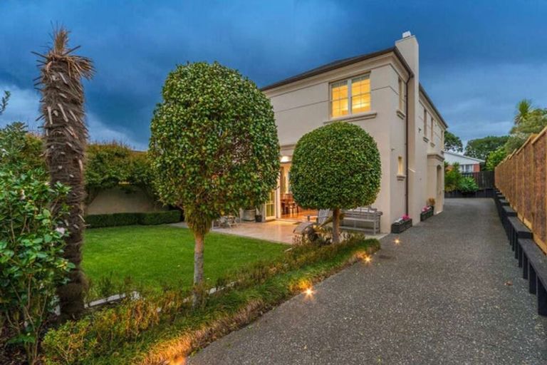 Photo of property in 17 Rewiti Avenue, Takapuna, Auckland, 0622