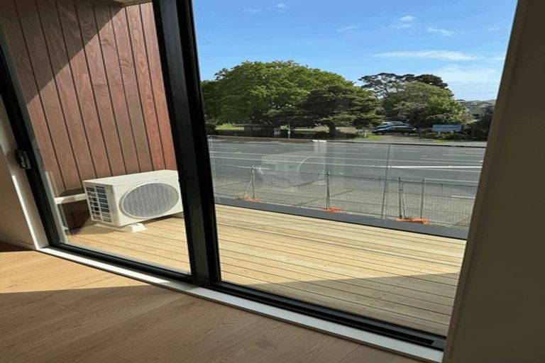 Photo of property in 43 Waipuhinui Way, Wiri, 2104