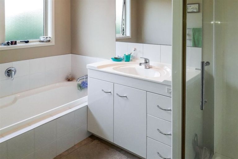 Photo of property in 18 Blythfield Place, Taradale, Napier, 4112