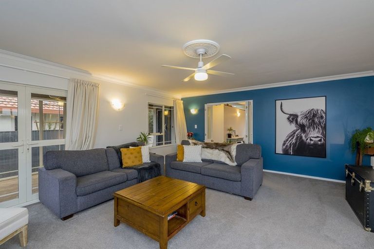 Photo of property in 10 Guildford Street, Levin, 5510