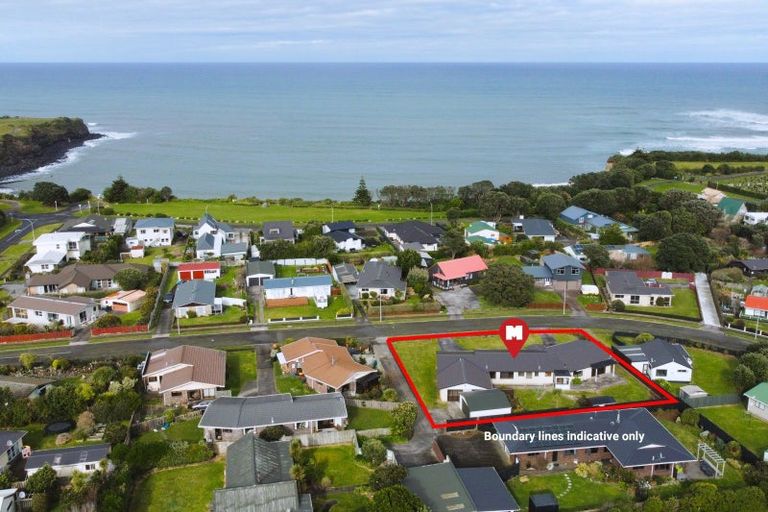 Photo of property in 14 Pohutukawa Drive, Opunake, 4616