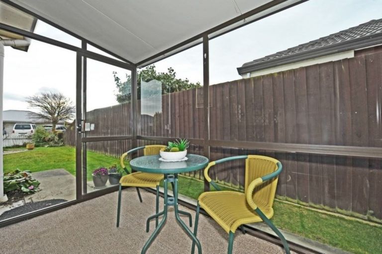 Photo of property in 2/20 Kirsten Place, Parklands, Christchurch, 8083