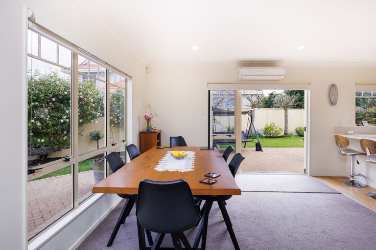 Photo of property in 5 Fountain Court, Palmerston North, 4410
