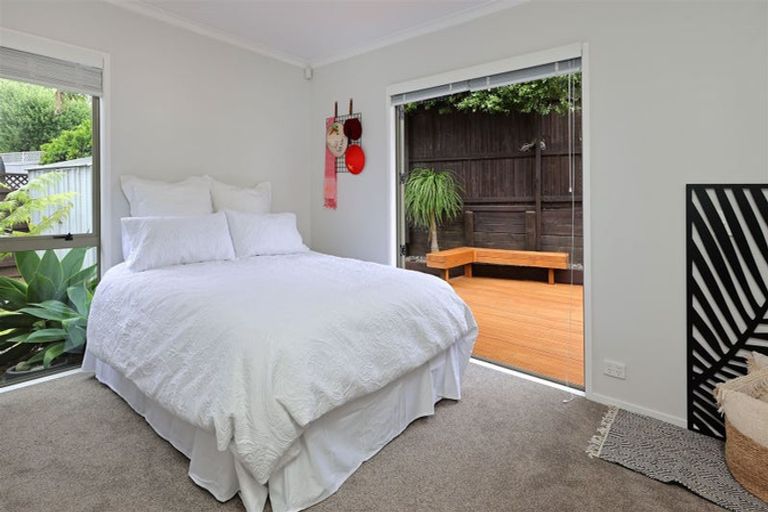 Photo of property in 22 Graven Court, Henderson, Auckland, 0612