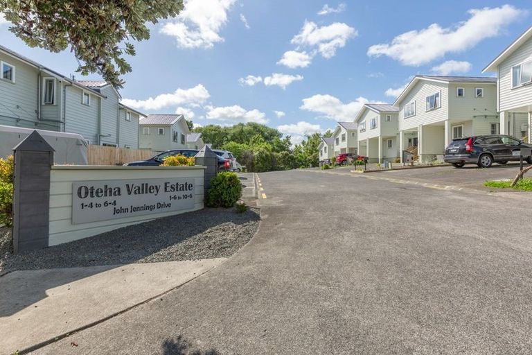 Photo of property in 7/6 John Jennings Drive, Oteha, Auckland, 0632