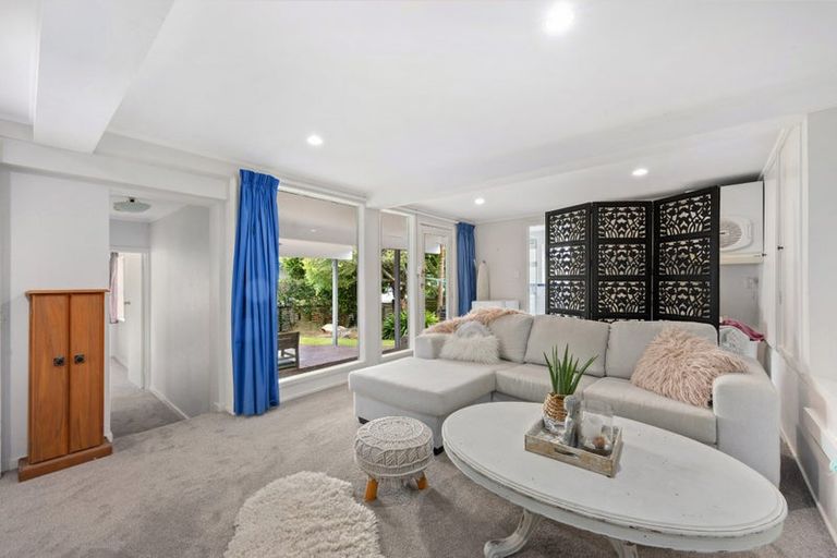 Photo of property in 1/22 Sandown Road, Rothesay Bay, Auckland, 0630