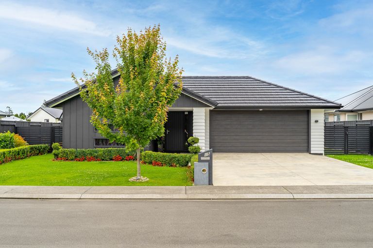 Photo of property in 15 Maple Grove, Kingston, Wellington, 6021