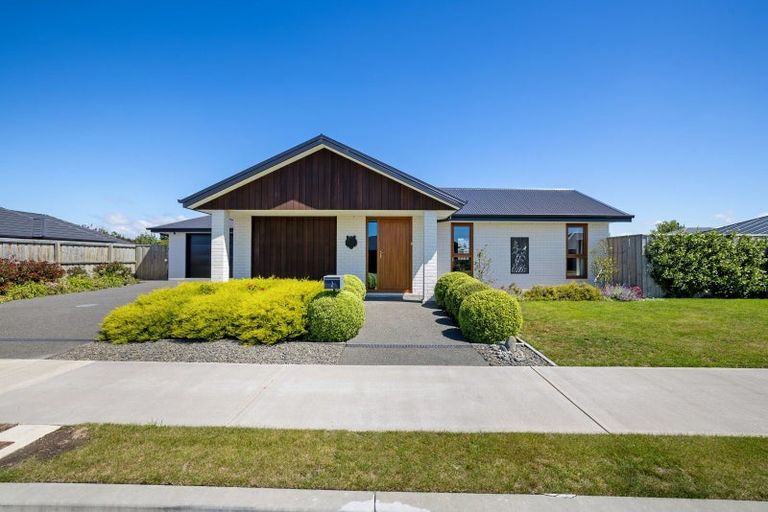 Photo of property in 2 Deans Place, Amberley, 7410