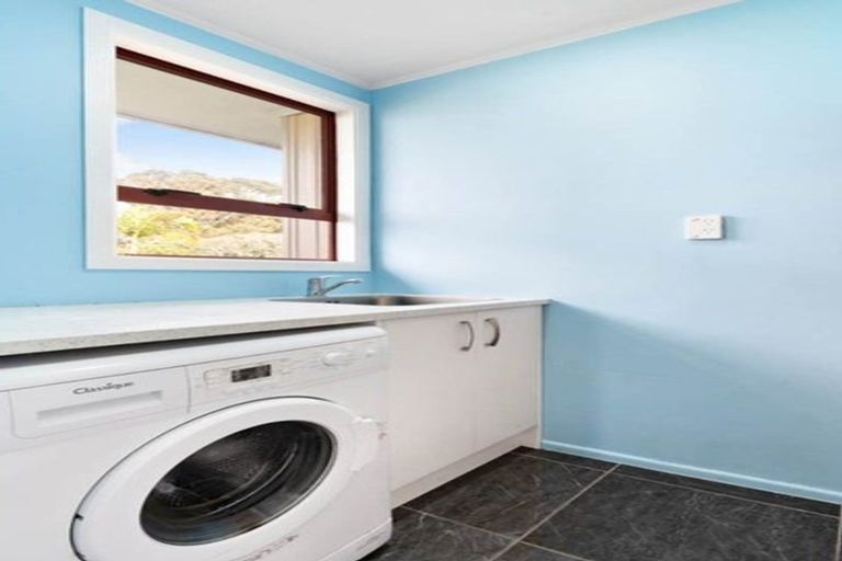 Photo of property in 2 Mcnaughton Avenue, Mangere East, Auckland, 2024