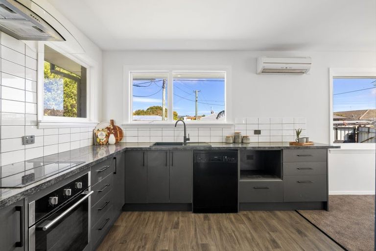 Photo of property in 8 Compton Street, Woolston, Christchurch, 8062