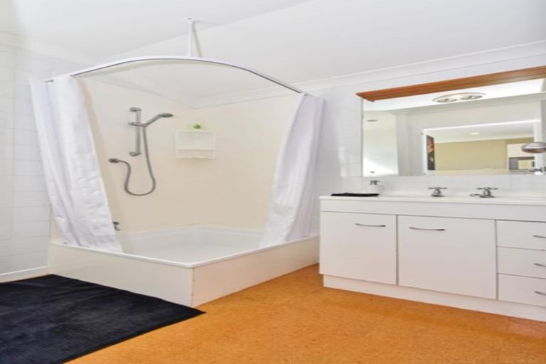 Photo of property in 2/1 Beach Road, Weymouth, Auckland, 2103