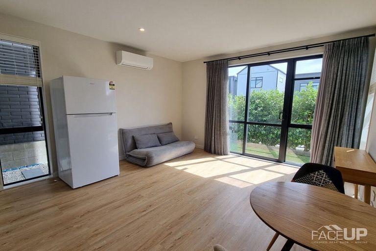 Photo of property in 10 Skua Road, Hobsonville, Auckland, 0616