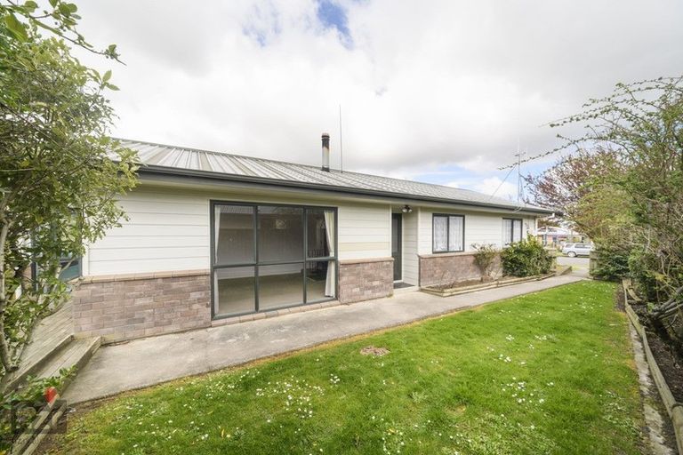 Photo of property in 146 Hillcrest Drive, Kelvin Grove, Palmerston North, 4414