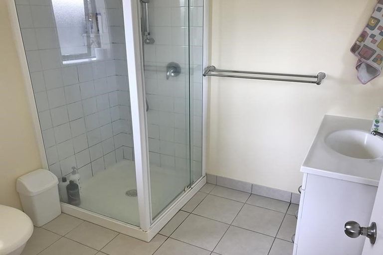 Photo of property in 11 Holsten Place, Massey, Auckland, 0614