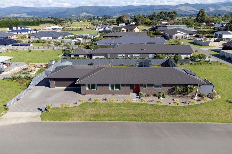 Photo of property in 1 Routhan Way, Carterton, 5713