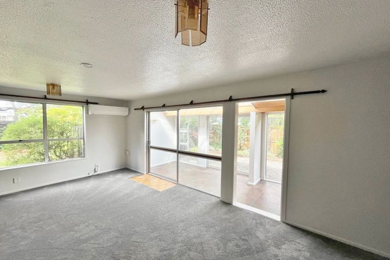 Photo of property in 2/51 Woodbury Street, Russley, Christchurch, 8042