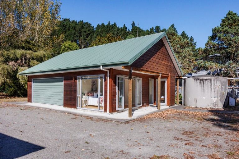 Photo of property in 55 Fitzherbert East Road, Aokautere, Palmerston North, 4471