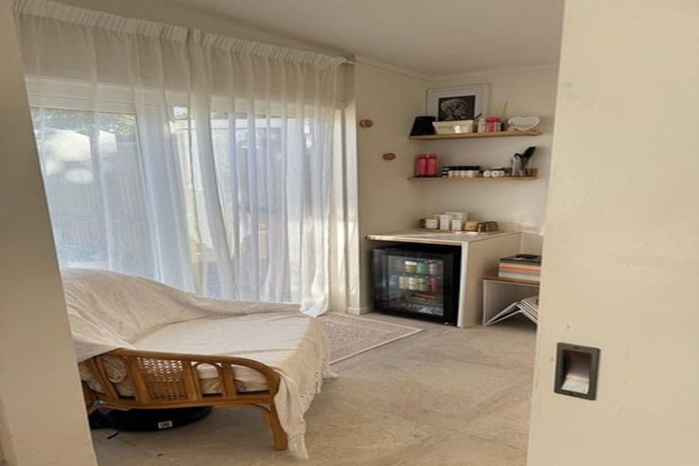 Photo of property in 55 Sunset Road, Totara Vale, Auckland, 0632