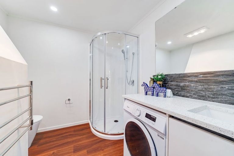 Photo of property in 2/8 Kirrama Place, Conifer Grove, Takanini, 2112