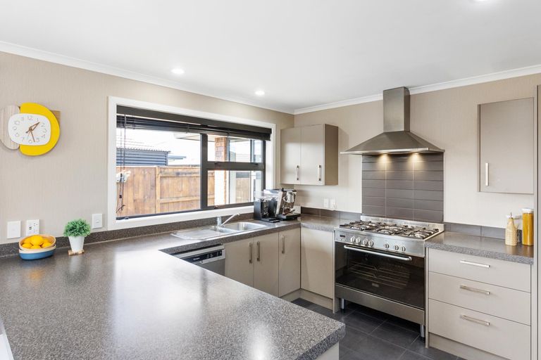 Photo of property in 7 Medallion Court, Kelvin Grove, Palmerston North, 4414